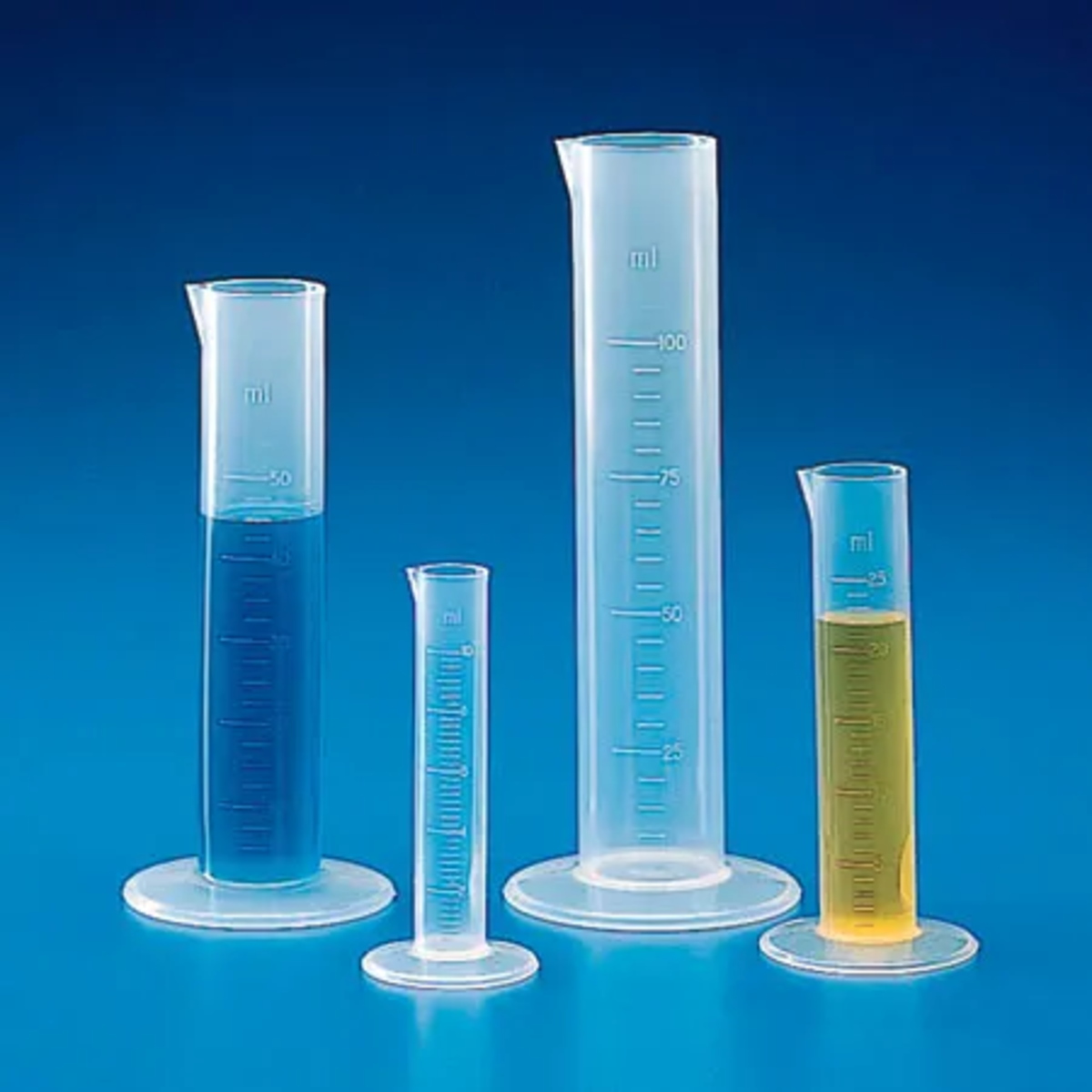 Graduated measuring cylinder 100ml, short for